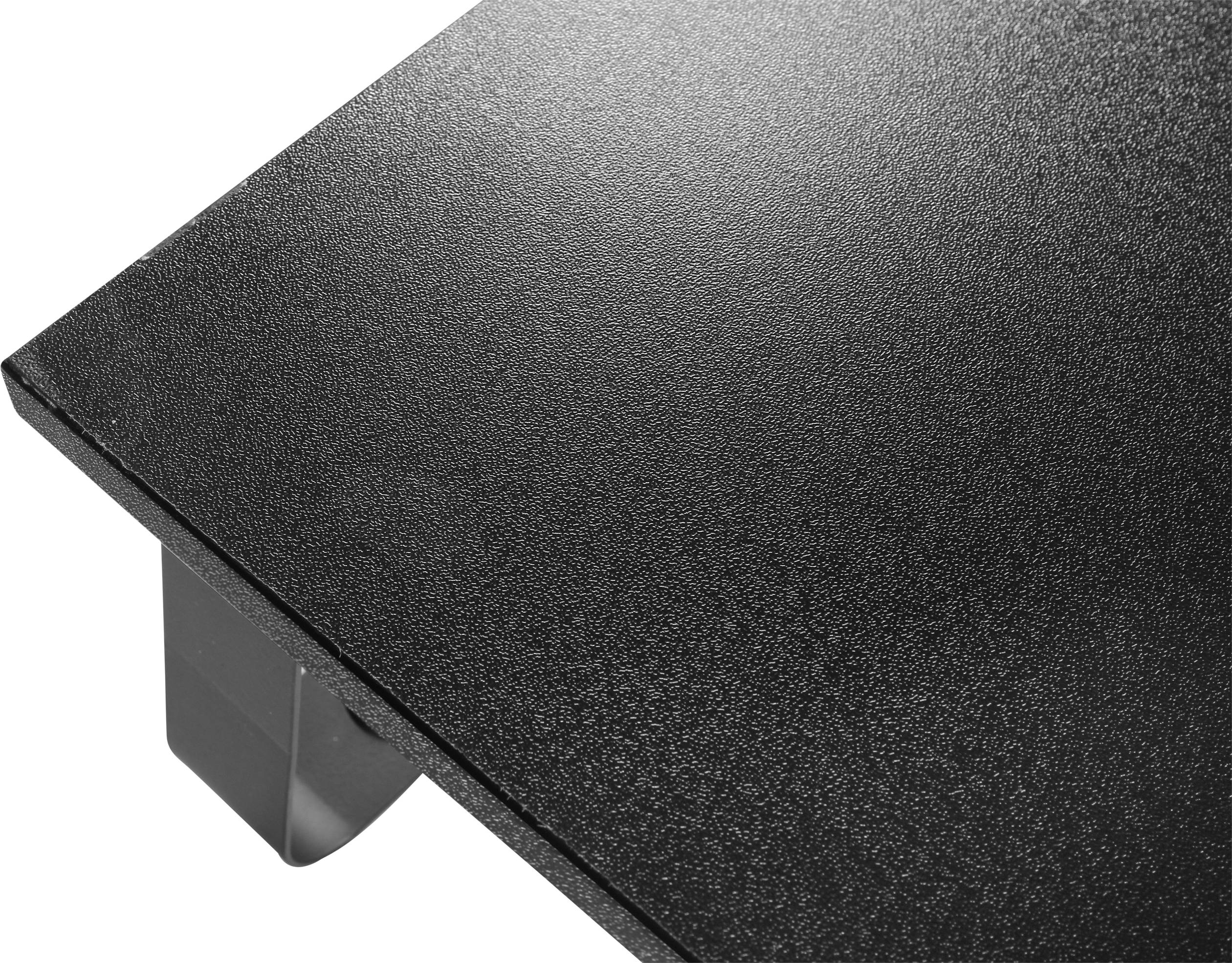 Eine schwarze, texturierte Tischplatte aus Metall in der Ecke eines Tisches ist sichtbar.