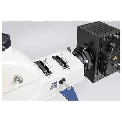 Ein Mikroskop mit zwei Einstellhebeln und einer Kamera-Anschlussvorrichtung, geeignet für präzise wissenschaftliche Untersuchungen.