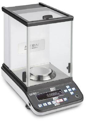 Eine elektronische Präzisionswaage mit digitalem Display, ideal zum Messen von kleinen Gewichten. Das Gerät hat einen Glasturm.