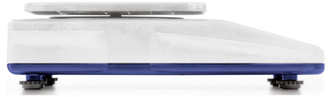 Digitale Küchenwaage in Seitenansicht zeigt flaches, kompaktes Design mit blauem Sockel und einstellbaren Füßen.