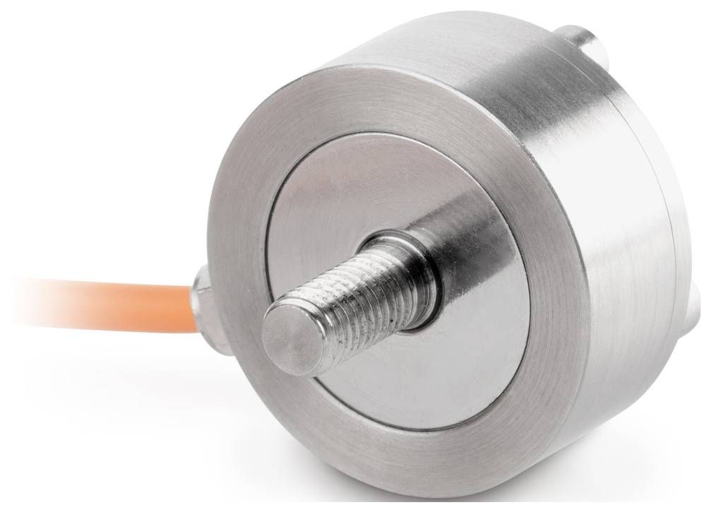 Metallischer Drehmomentsensor mit zylindrischem Gehäuse und zentraler Gewindestange, verbunden mit orangefarbenem Kabel, auf weißem Hintergrund.