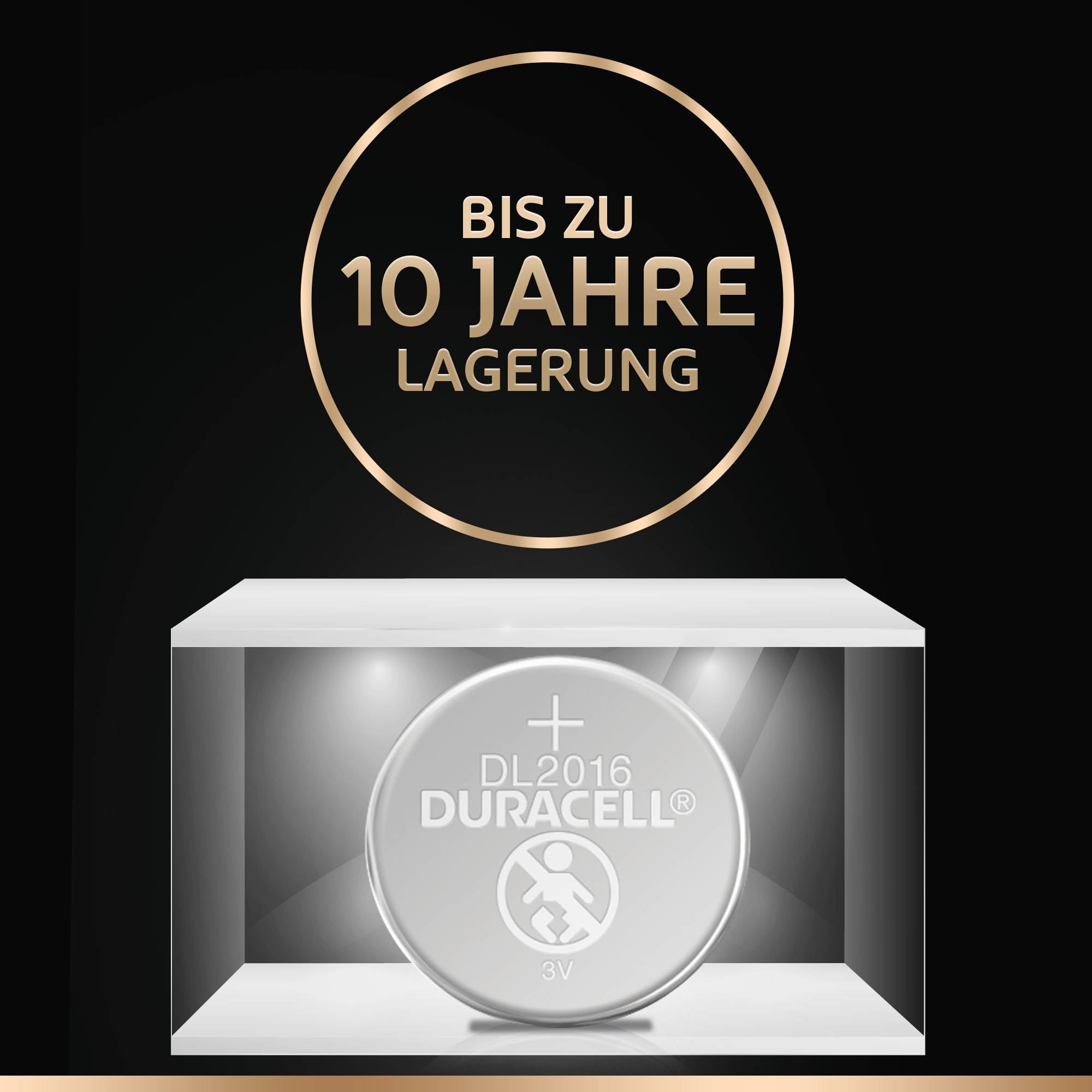'Bis zu 10 Jahre Lagerung' wird über einer Silberbatterie von Duracell mit der Aufschrift 'DL2016 3V' in einer beleuchteten Box gezeigt.