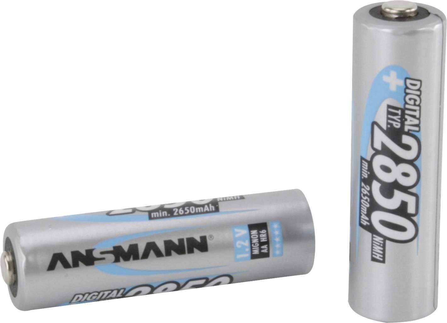 Zwei AA-Batterien nebeneinander, eine stehend, eine liegend. Aufschrift: 'Ansmann Digital 2850 mAh, 1.2V'.