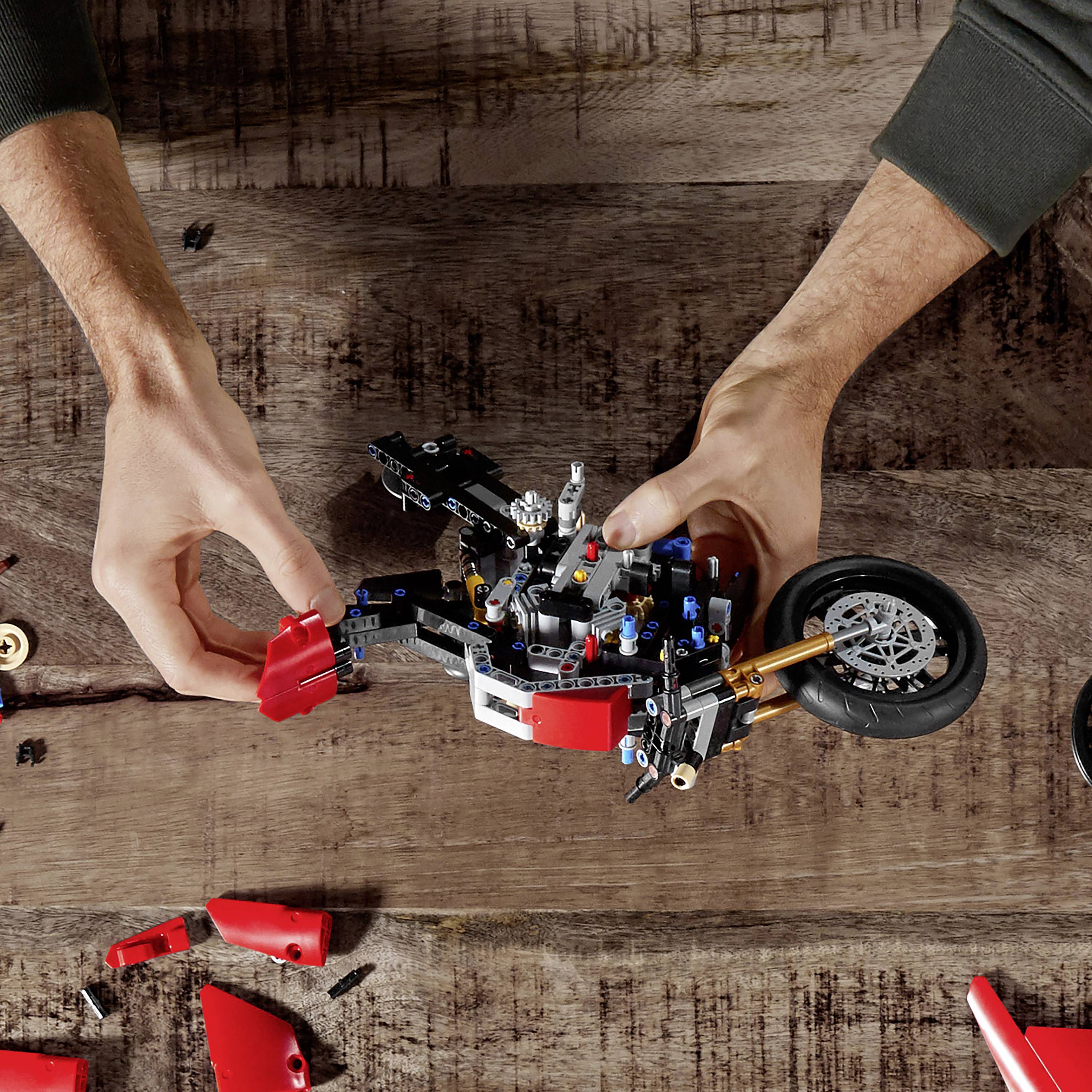 42107 LEGO® TECHNIC Ducati Panigale V4 R-4