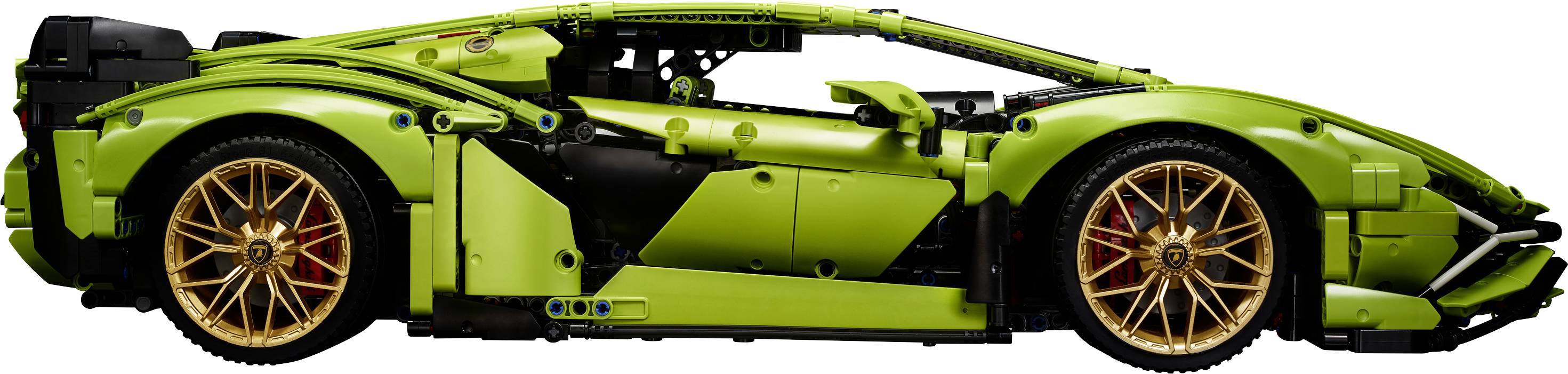 Ein limegrünes Sportwagenmodell aus Bausteinen, seitliche Ansicht, mit goldfarbenen Felgen.