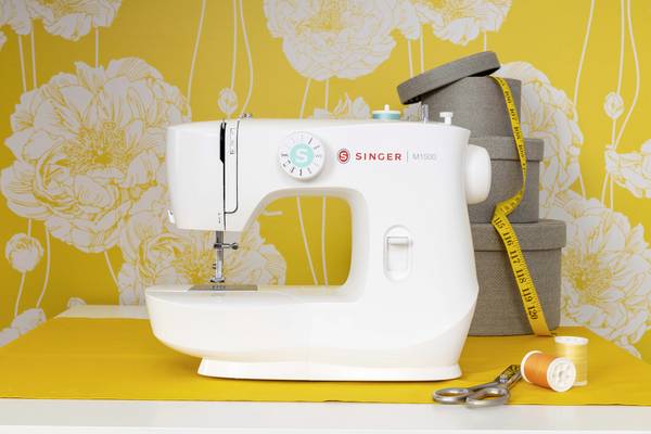 Singer M1505 - Weiß - Sägen - 4 Step - Elektro - Knopflochboden - Zickzack-Fuß -