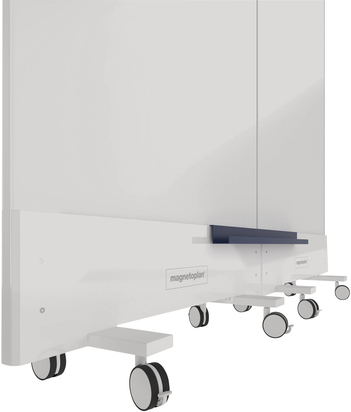 'Magnetoplan' fahrbare Pinnwand auf Rollen, weiß mit robustem Metallrahmen. Geeignet für flexible Präsentationen und Besprechungen.