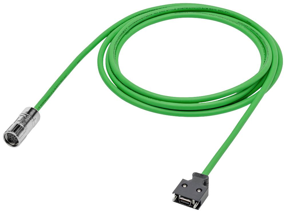 Grünes Kabel mit rundem Metallanschluss an einem Ende und rechteckigem Anschluss am anderen Ende, geeignet für industrielle Anwendungen.