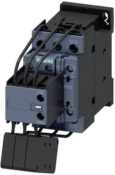 Ein elektrischer Schütz mit dreifach verschalteten Anschlüssen, geeignet zur Steuerung von Hochleistungsstromkreisen in industriellen Anwendungen.