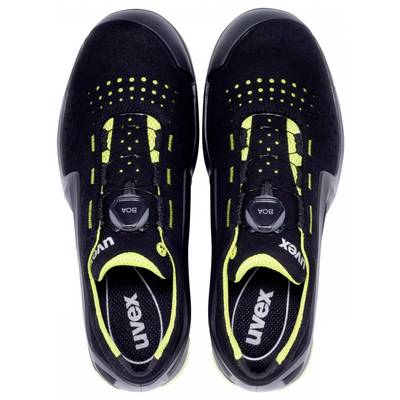 Schwarze Sportschuhe mit gelben Akzenten und BOA-Verschlusssystem, von oben betrachtet.