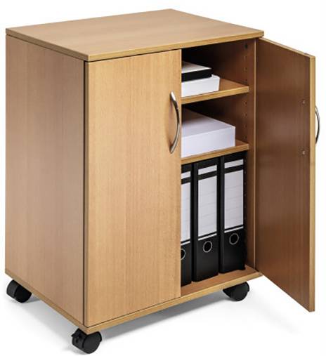 Holzrollcontainer mit geöffnetem Tür, zeigt Ordner und Papierstapel auf zwei Regalen. Steht auf vier Rollen.