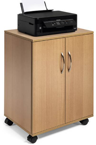 'Ein Drucker steht auf einem rollbaren Holzschrank mit Doppeltüren.'