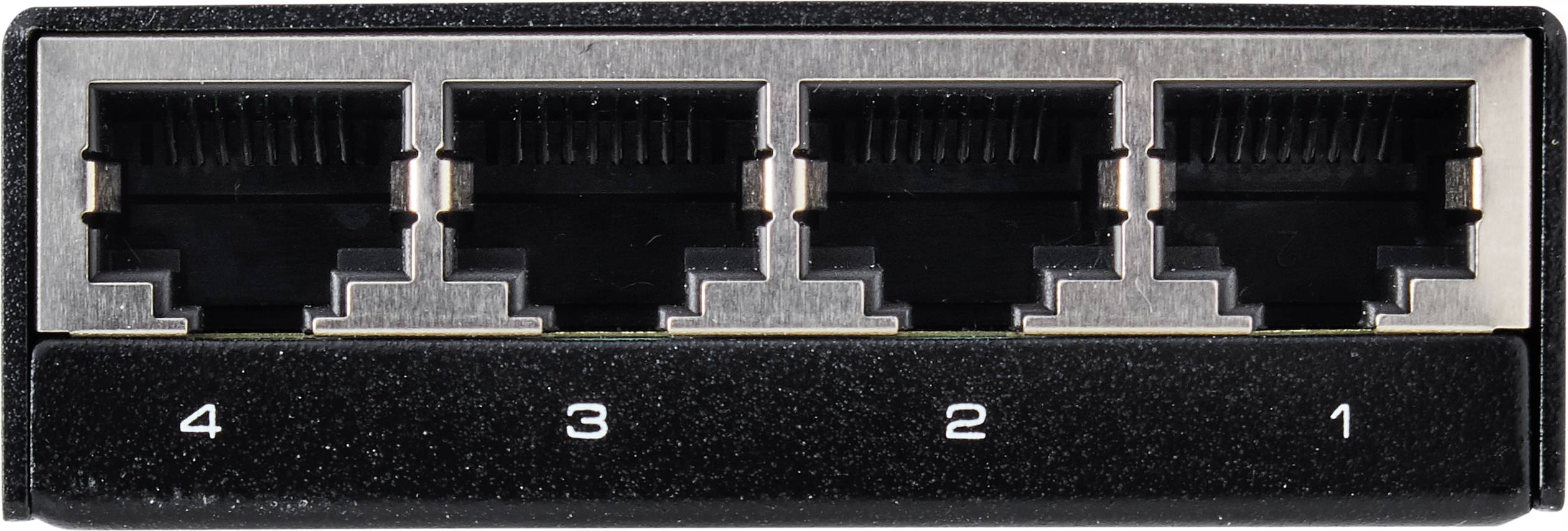'Nahaufnahme von vier Ethernet-Anschlüssen mit den Nummern 1 bis 4 auf einem Netzwerkgerät. Jeder Anschluss ist rechteckig und metallisch.'