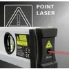 'Point Laser' und Warnsymbol auf Lasermessgerät, fokussiert auf Laserprojektor mit 30 mm Etikett. Sicherheitswarnung wegen Laserstrahl.