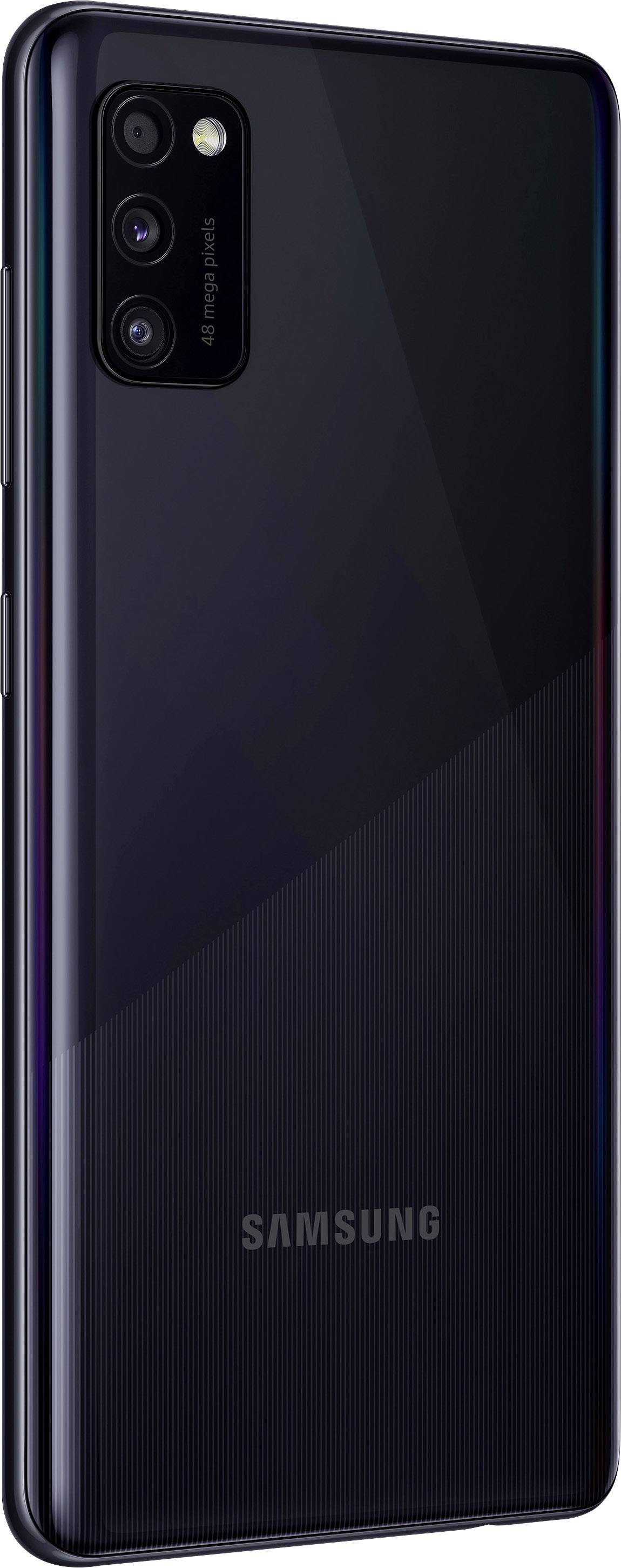 Ein schwarzes Smartphone von hinten mit drei Kameras in der oberen linken Ecke; das Markenlogo befindet sich unten.