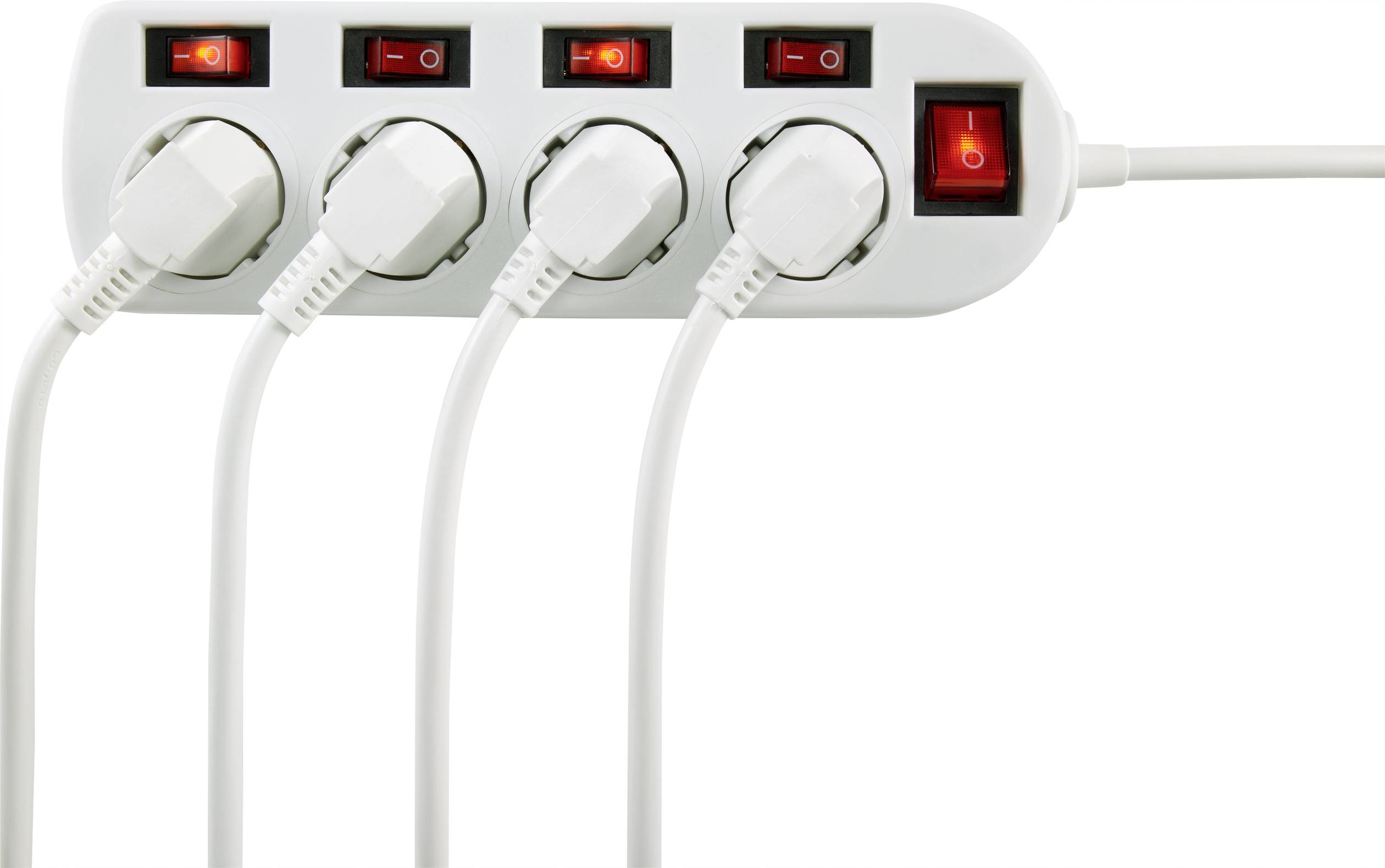Ein Verlängerungskabel mit vier Steckdosen, von denen alle Stecker eingesteckt sind. Alle Schalter sind auf 'Ein' gestellt.