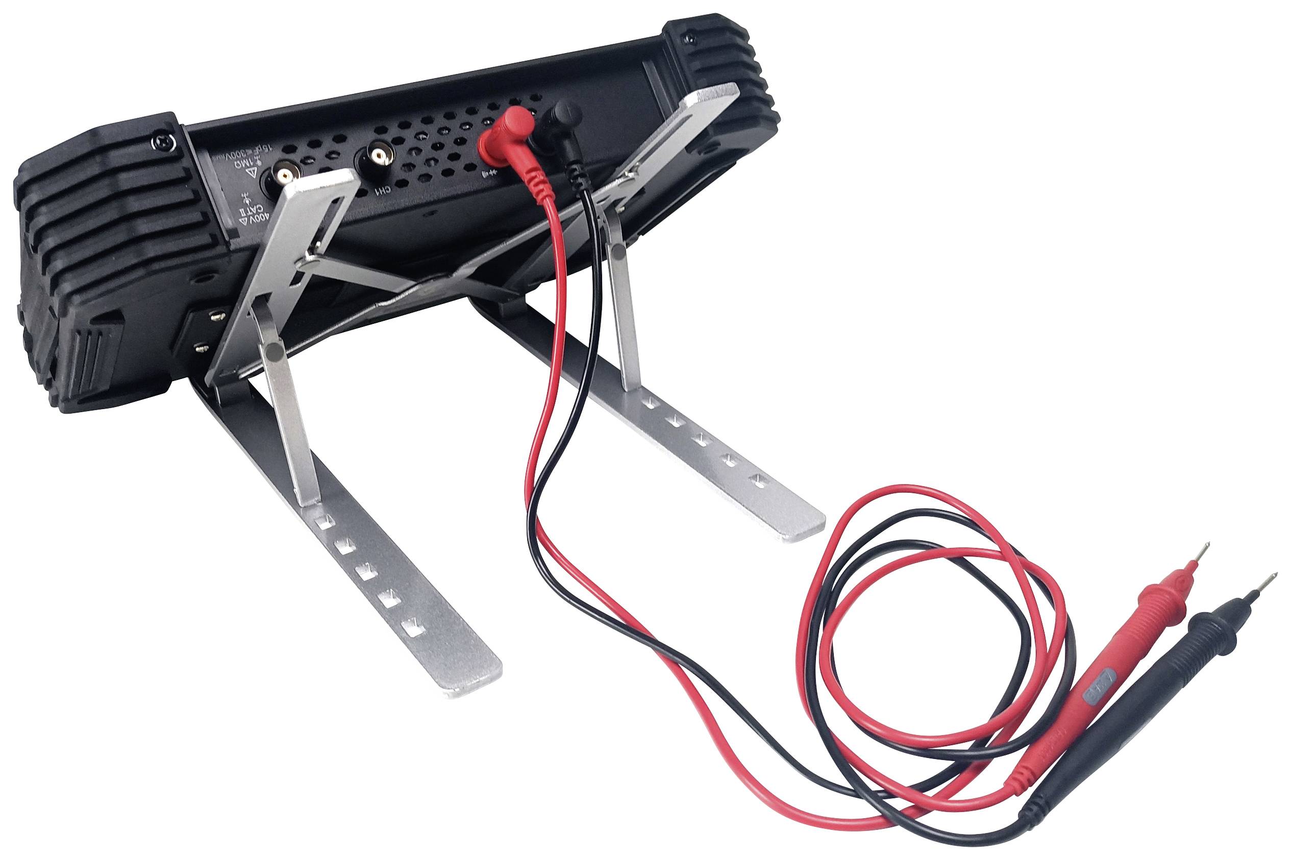 Multimeter mit Metallständer in angewinkelter Position, rote und schwarze Messleitungen angeschlossen; Gerät zur elektrischen Messung.