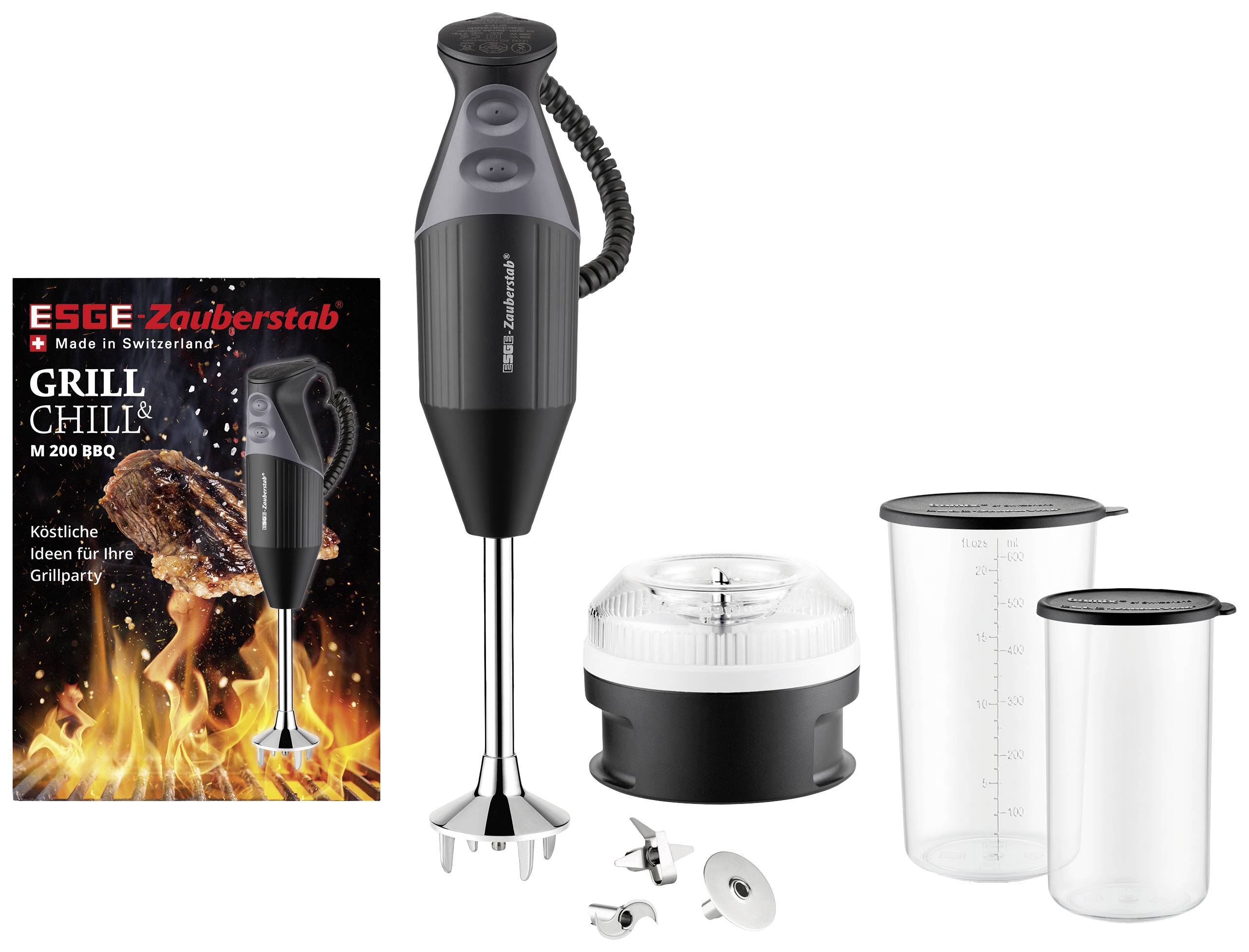 Stabmixer-Set mit zwei Mixbechern, Handhabeteilen und einer Verpackung mit Grillmotiven. Marke 'ESGE'.