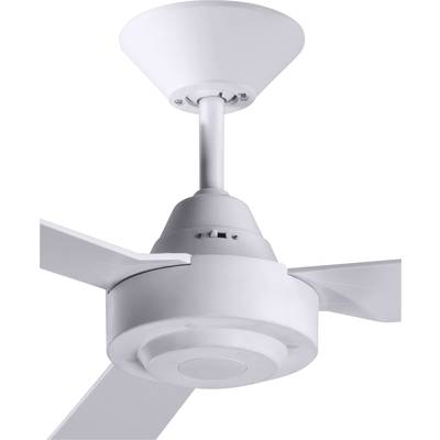 Ein weißer Deckenventilator mit drei Flügeln, montiert an einer weißen Decke.