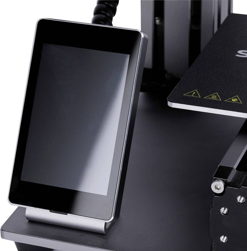 Ein 3D-Drucker mit einem Touchscreen-Display und einer Druckplattform. Das Display ist schwarz und zeigt keine Informationen an.