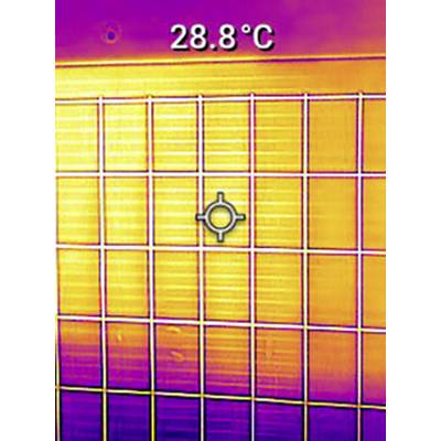 Thermografiebild eines Solarmoduls mit Temperaturanzeige von 28,8 °C; warme Farben deuten auf gleichmäßige Wärmeverteilung hin.