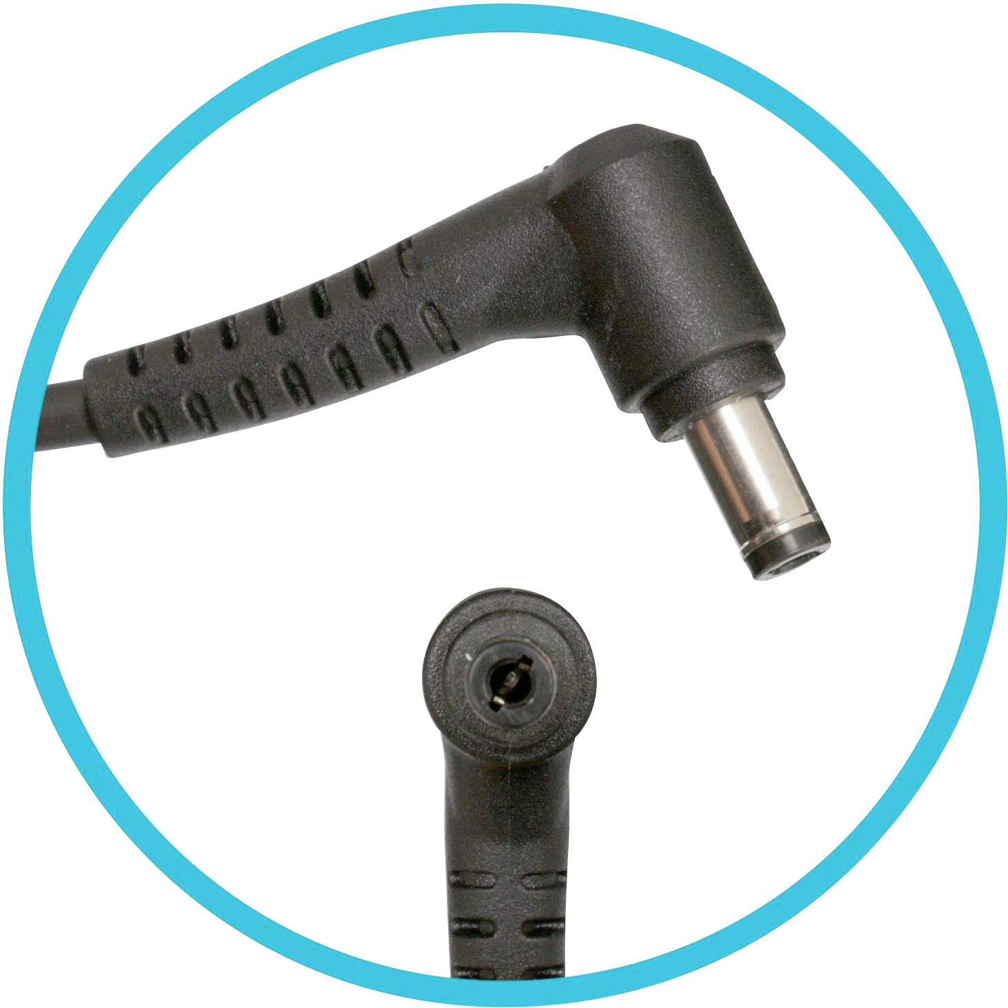 'Schwarzer Gleichstromstecker mit abgewinkelter Form und Metallspitze, Ansicht von der Seite und von vorne, um Form und Anschlussart zu zeigen.'