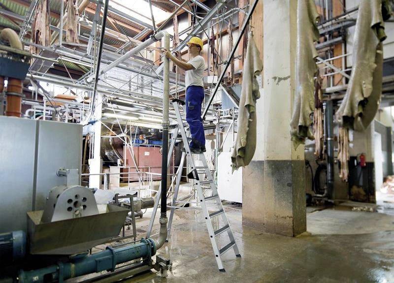 Thumbnail - MUNK Günzburger Steigtechnik 41627 Aluminium Stufen-Stehleiter Arbeitshöhe (max.): 3.75 m