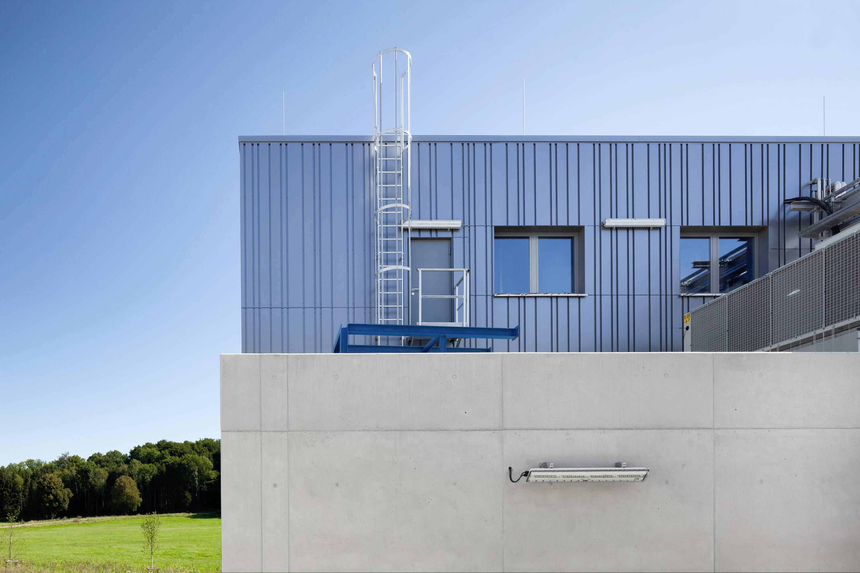 Einzügige Steigleiter mit Rückenschutz (Notleiter) Aluminium blank 5,96m-1