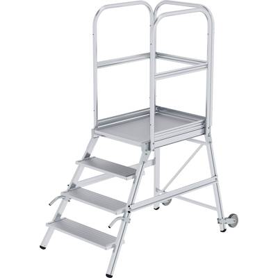 Eine silberne, fahrbare Plattformtreppe mit vier Stufen und Geländer. Geeignet für sicheres Arbeiten in erhöhter Position.