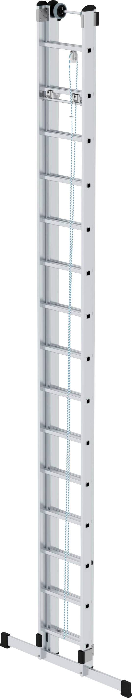 Eine lange, silberne Anlegeleiter mit parallelen Sprossen und blauen Details auf einer weißen Wand lehnend.