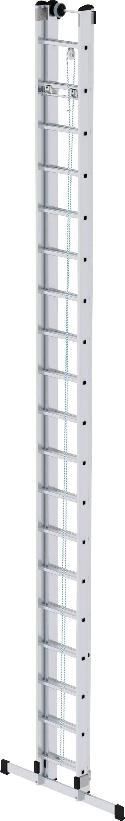 Eine höhenverstellbare Aluminiumleiter mit Sprossen, aufrecht stehend. Geeignet für Arbeiten in großer Höhe.