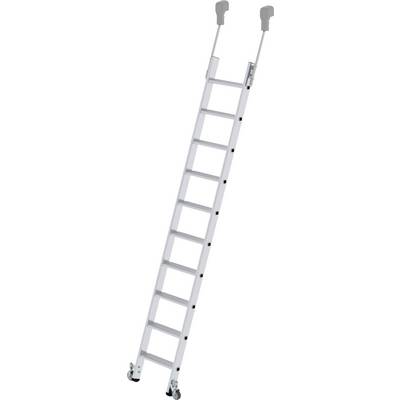 Weiße Aluminium-Anlegeleiter mit neun Sprossen, oben geschützt durch graue Abdeckungen. Perfekt für Arbeiten in großer Höhe.