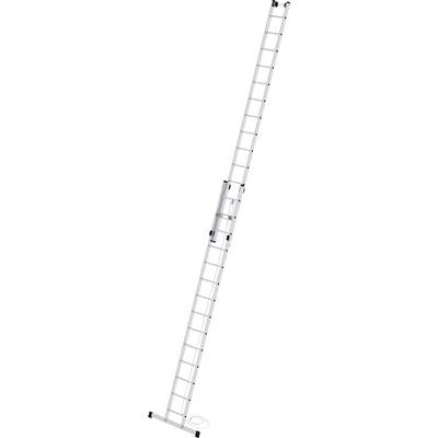 Eine lange, ausgefahrene Aluminiumleiter steht schräg. Sie hat mehrere Abschnitte und ist für den Einsatz in großer Höhe geeignet.