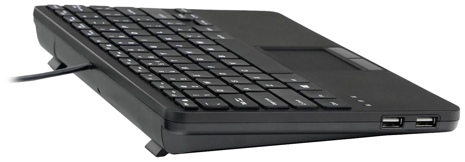 Schwarze USB-Tastatur mit integriertem Touchpad und zwei USB-Ports an der Seite, leicht von der Seite aufgenommen.