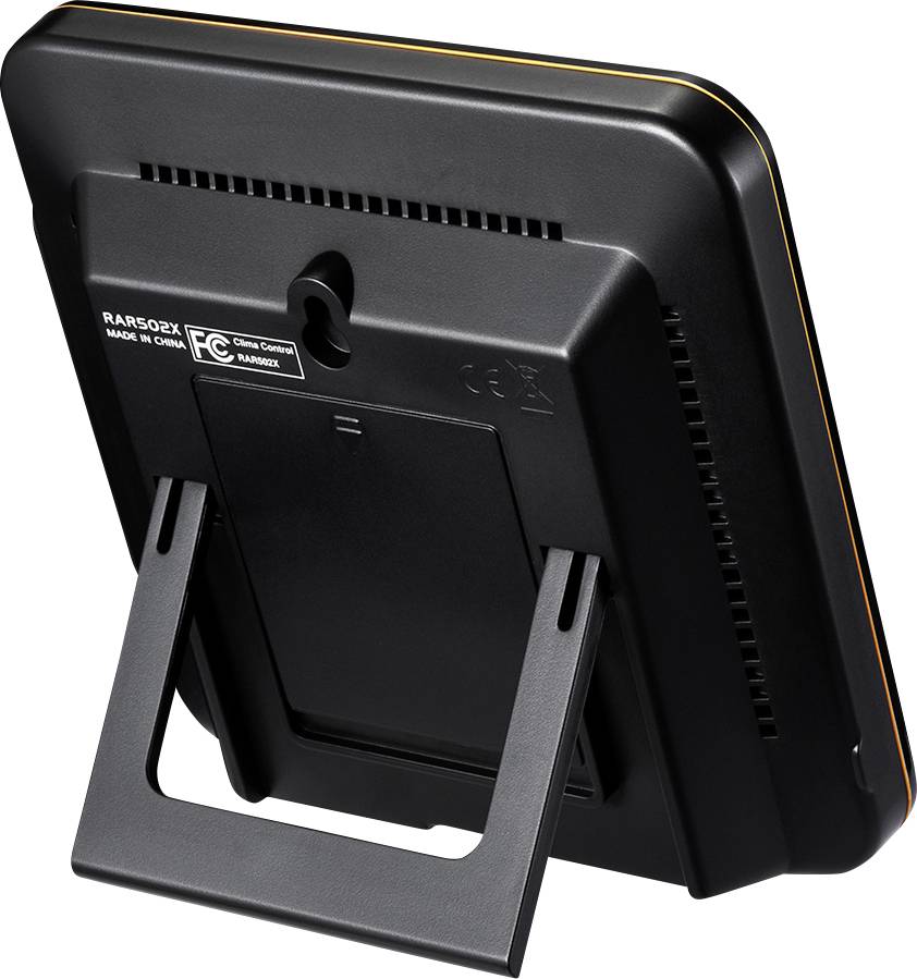 Rückansicht eines digitalen Bilderrahmens mit ausklappbarem Ständer, geeignet für Tisch- oder Regalsaufstellung, schwarzes Gehäuse.