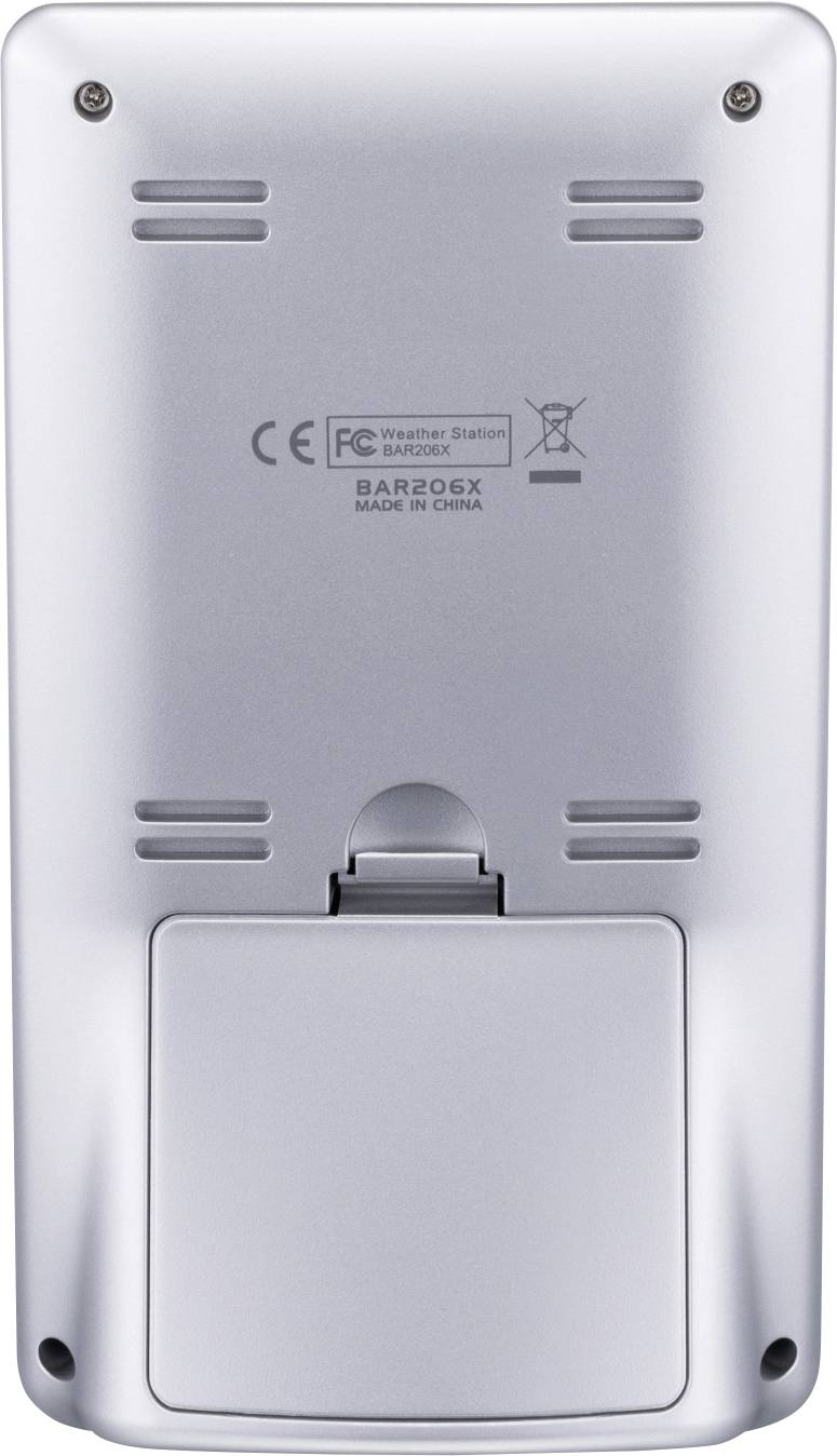 Rückansicht eines silbernen elektronischen Geräts mit Batteriefach und Lüftungsschlitzen, Modellnummer 'BAR206X', Herkunft 'Made in China'.
