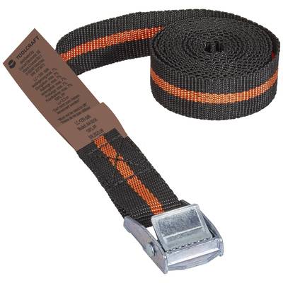 Ein schwarzer Spanngurt mit orangenem Streifen, aufgerollt, mit Metallratsche und beschriftetem Etikett für sichere Befestigung.