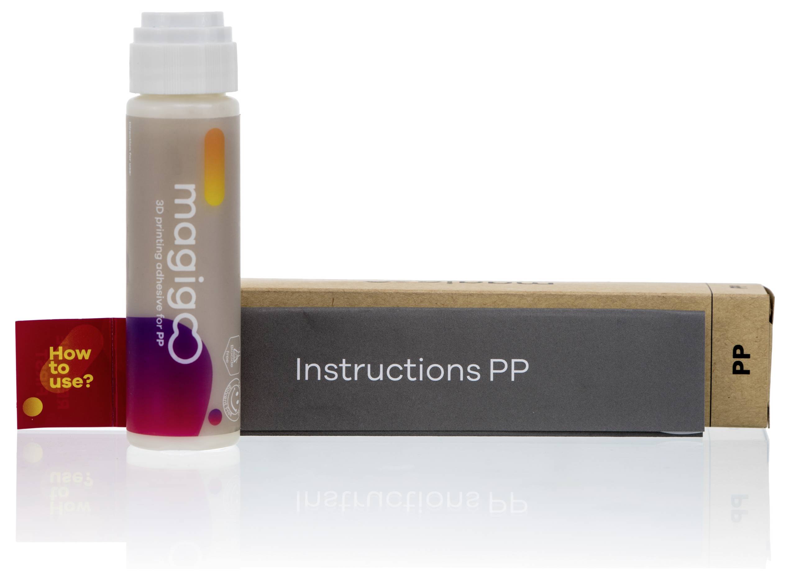 Eine Magigoo-Flasche steht vor einer Verpackung mit der Aufschrift 'Instructions PP' und einem kleinen Beipackzettel 'How to use?'.