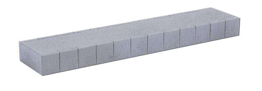 Grauer rechteckiger Betonbalken mit regelmäßigen Einkerbungen auf der Oberseite.