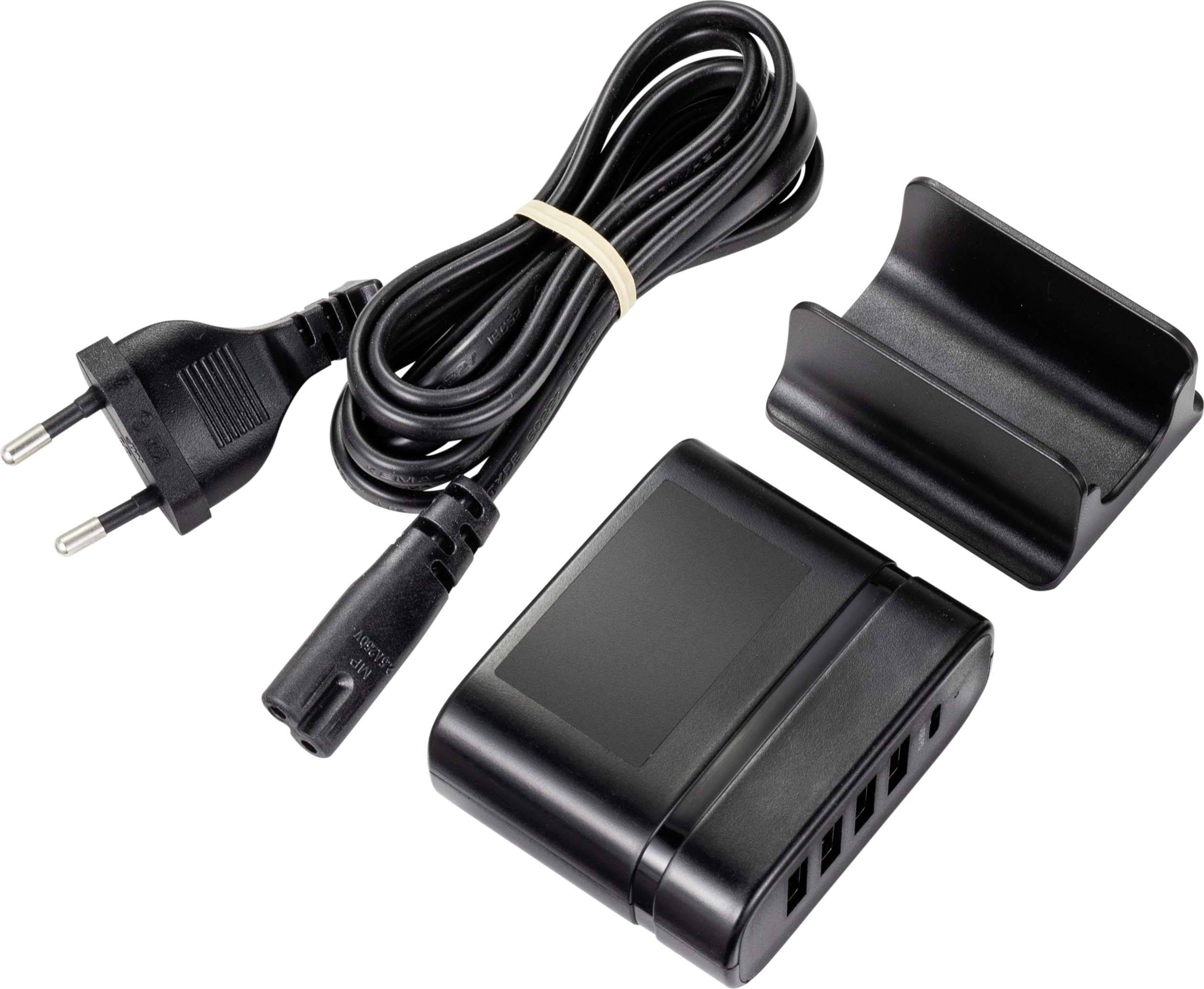 Schwarze USB-Ladeeinheit mit vier Anschlüssen, Netzkabel und Halterung. Geeignet für das gleichzeitige Laden mehrerer Geräte.