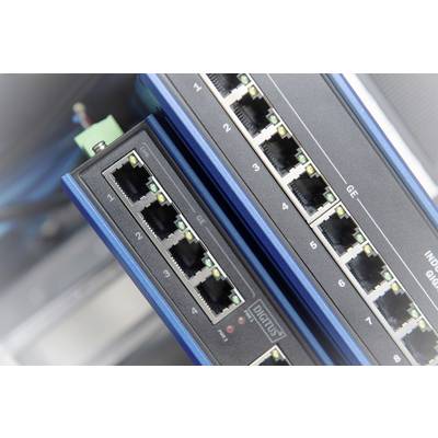 Zwei Netzwerk-Switches mit mehreren Ethernet-Ports, die für die Verbindung von Geräten in einem Computernetzwerk verwendet werden.