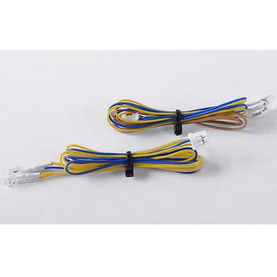 Zwei Kabelbündel mit blauen, gelben und orangen Drähten, jeweils mit einem weißen Stecker, liegen nebeneinander auf einer Fläche.