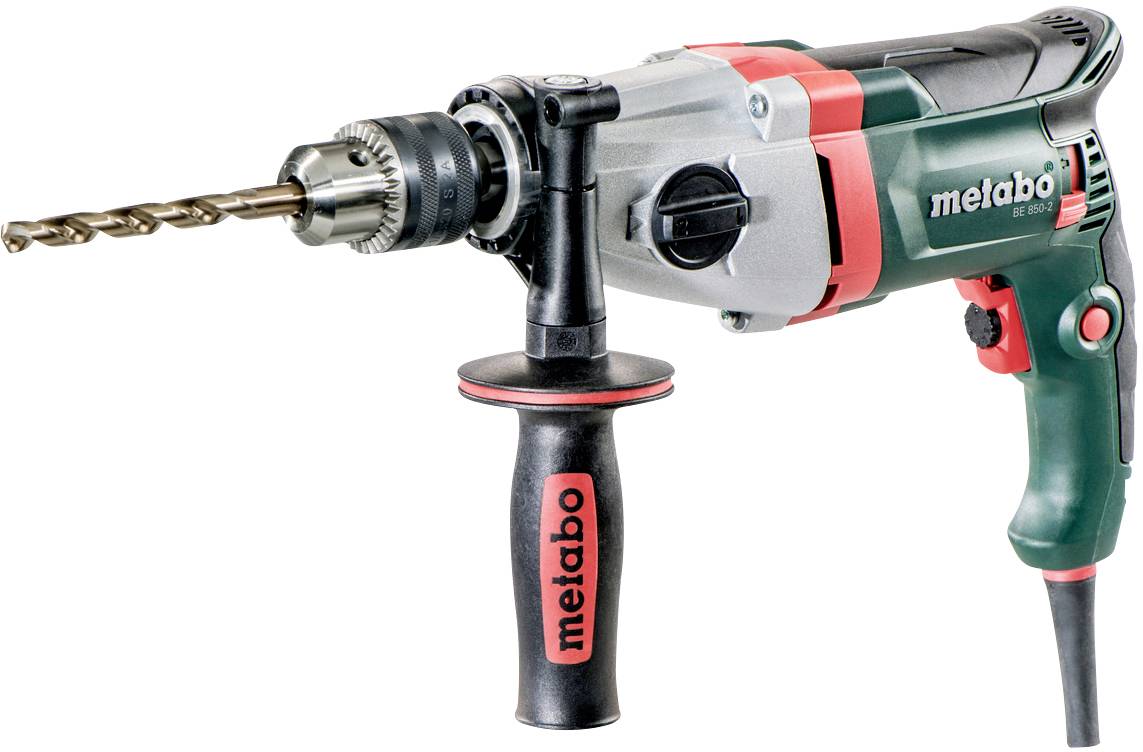 Elektrische Handbohrmaschine der Marke Metabo mit grün-rotem Design, Metallbohrfutter und schwarzem Zusatzgriff, Ansicht von der Seite.