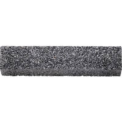 Nahaufnahme eines dunkelgrauen Asphaltbelags mit einer rauen, groben Textur.