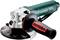 Winkelschleifer mit grünem Griff, Metabo-Logo auf Griff und Gehäuse, runde Schleifscheibe angebracht.