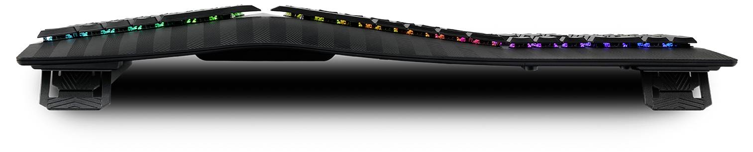 Seitliche Ansicht einer Gaming-Tastatur mit leicht geschwungener Form und bunter RGB-Beleuchtung der Tasten.