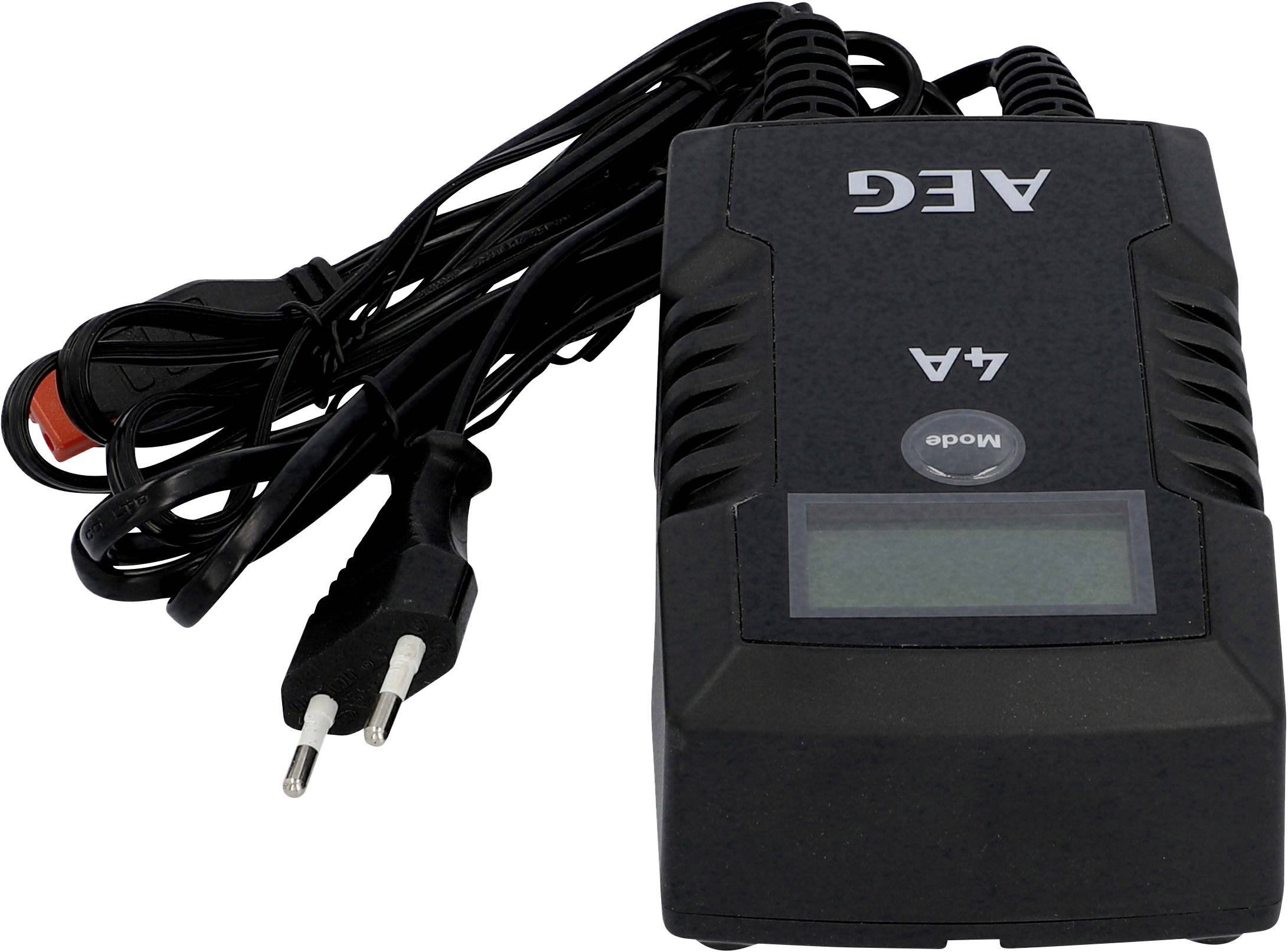Schwarzes Ladegerät mit Schuko-Stecker und LCD-Anzeige. Oben steht 'AEG 4.4'.