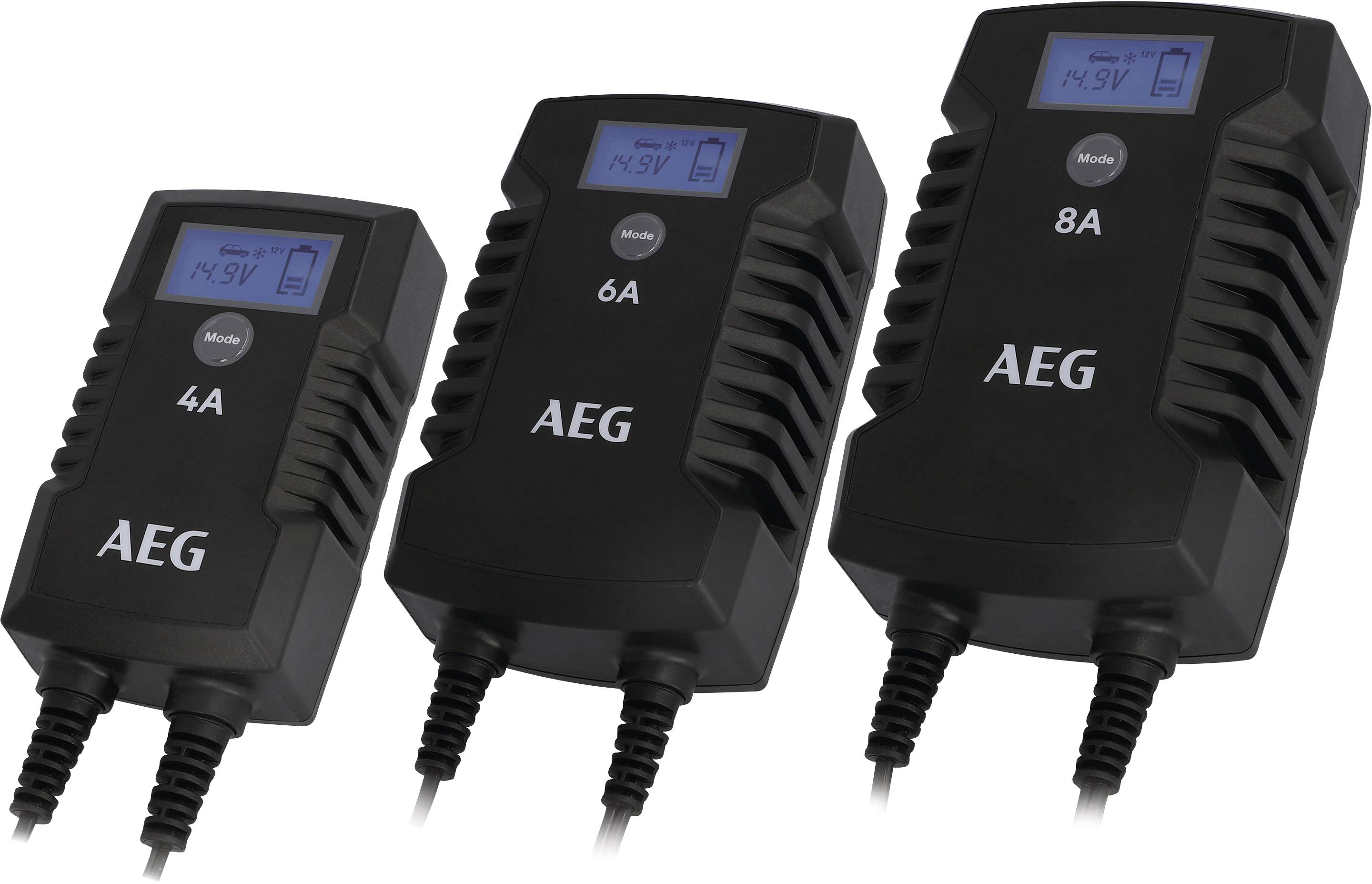 Drei schwarze AEG-Batterieladegeräte mit LCD-Displays, beschriftet mit 4A, 6A und 8A, nebeneinander aufgestellt.