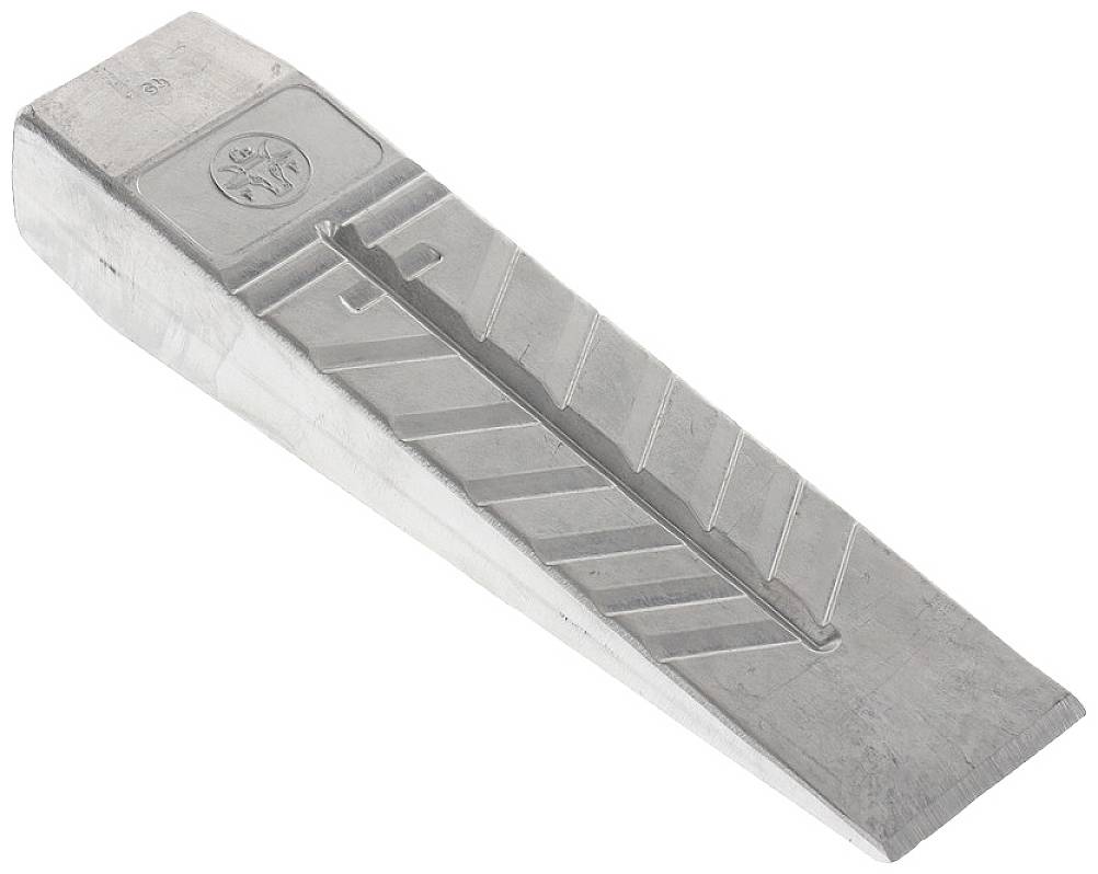 Ein metallener Holzspaltkeil mit geriffelter Oberfläche und abgewinkelter Spitze, verwendet zum Spalten von Holzstämmen.