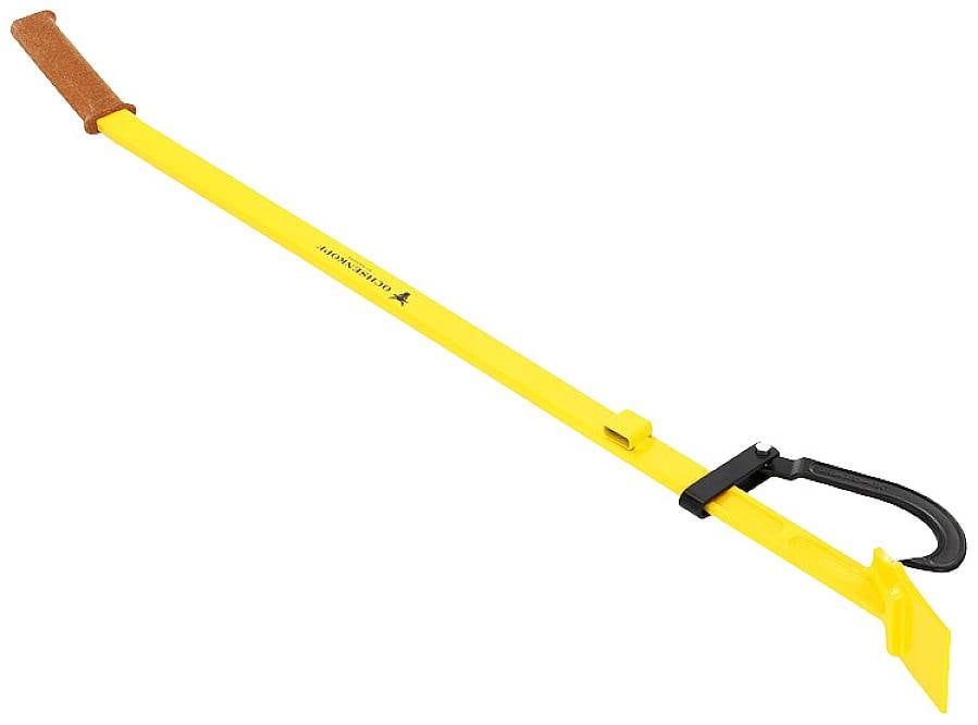 Ein gelber Metallstiel mit einem Griff auf einer Seite und einem gebogenen Haken auf der anderen. Wird zum Halten von Holzscheiten verwendet.